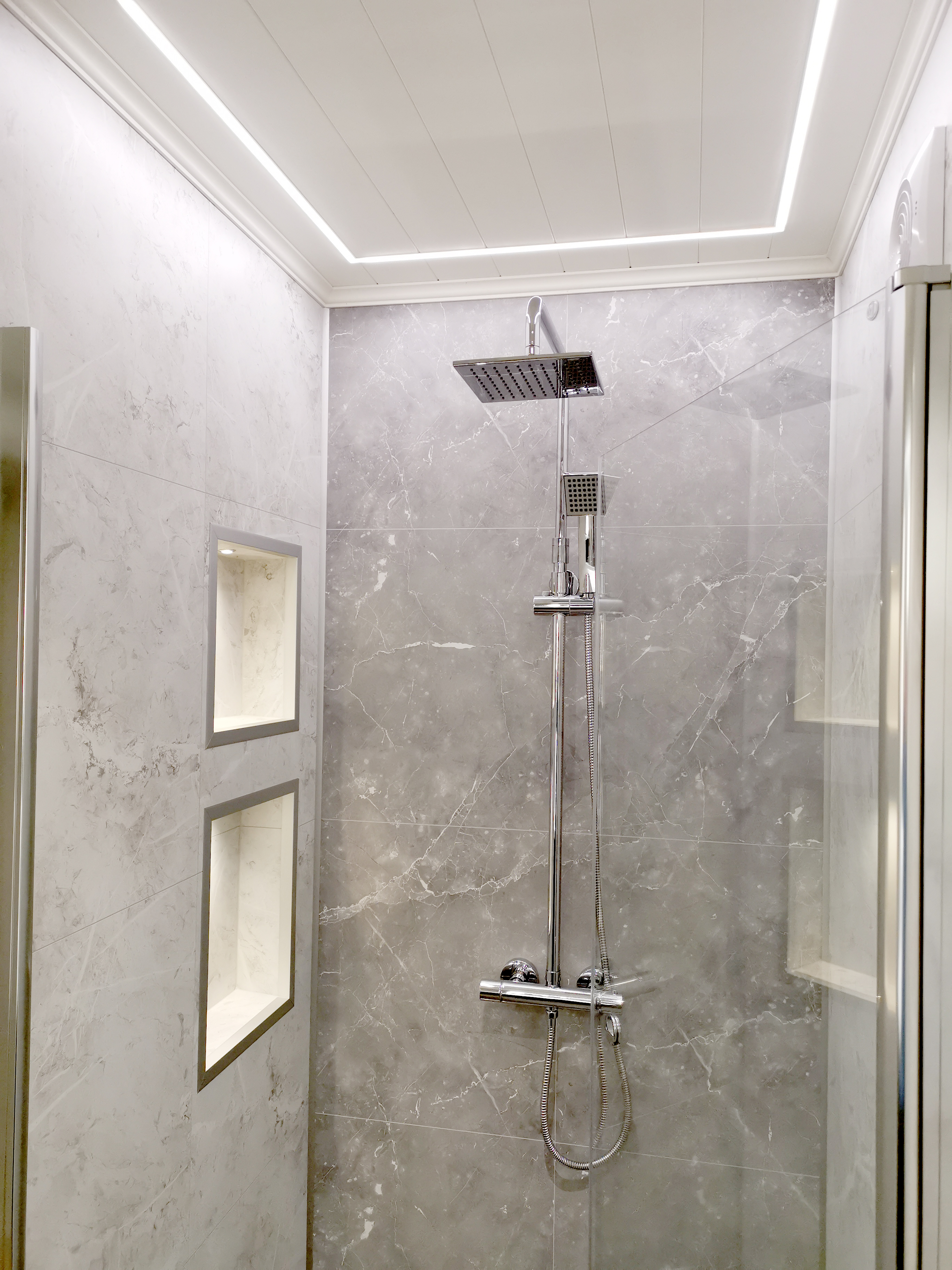 LED-Strip og nisjebelysning på baderom - Åheim